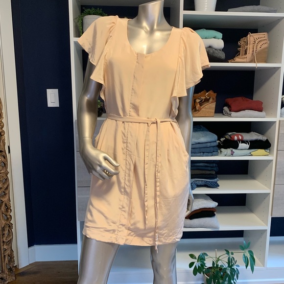 Club Monaco Dresses & Skirts - Club Monaco Nude Silk Flutter Sleeve+Pocket Dress